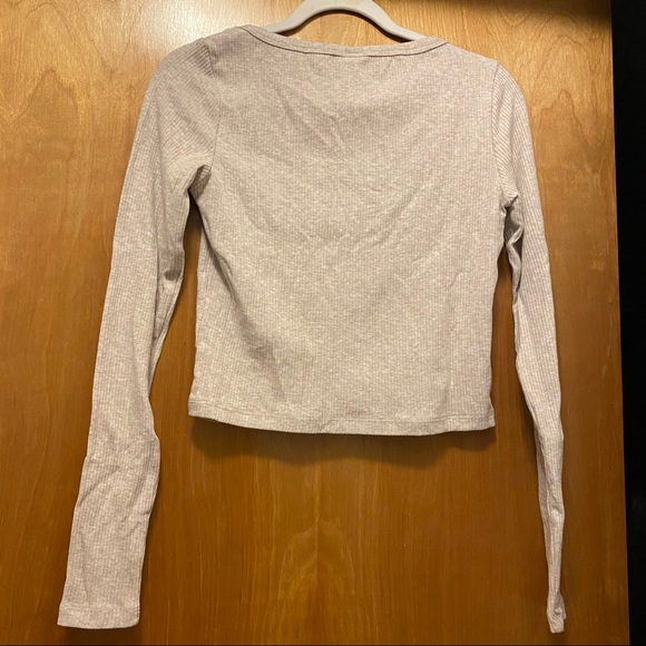H&M cropped long sleeve - Picture 2 of 4